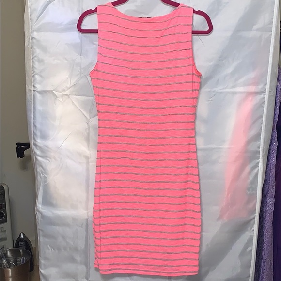 Pink tight dress - Picture 3 of 5